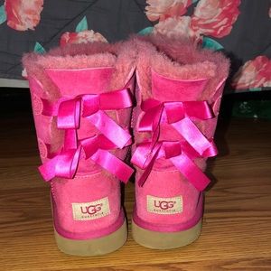 PINK UGGS WITH BOWS🎀